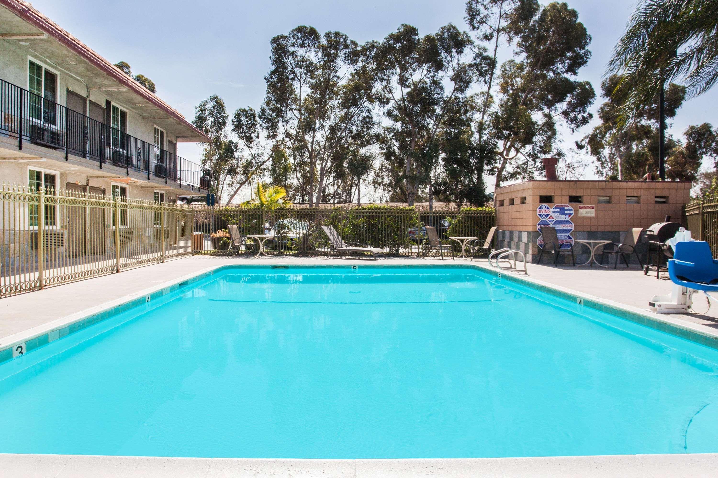 Motel Super 8 By Wyndham Redlands/San Bernardino Exterior foto